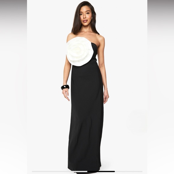 BOOHOO - ROSE DETAIL MAXI DRESS - Picture 2 of 6